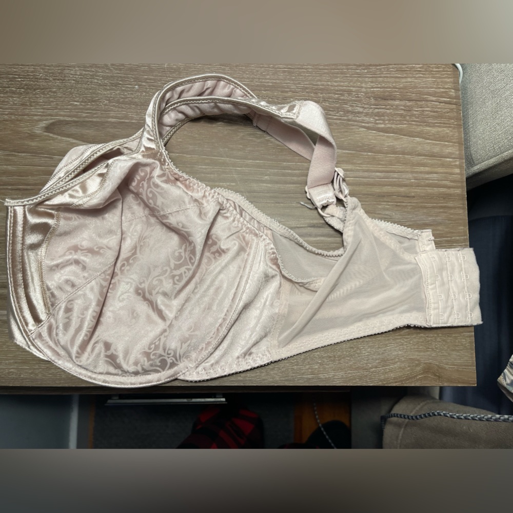 2 Bali bras full coverage